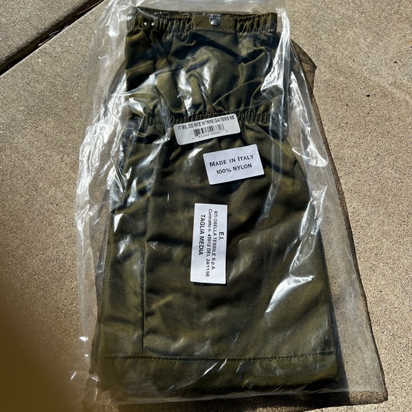 Other - CLEARANCE NWT Men’s Olive Green Nylon Gaitors Made in Italy